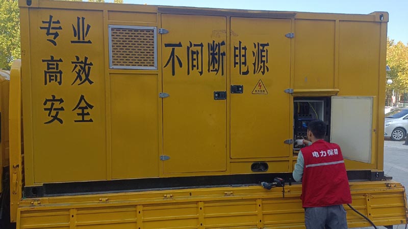 南沙柴油发电机组和UPS电源配合使用时，如何避免切换过程中的电力中断？