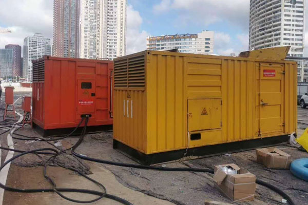 南沙压力测试时，发电机组的燃油系统需要达到多少压力？