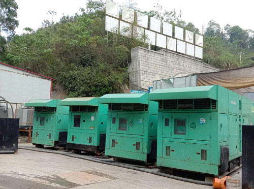 南沙先进的应急发电机系统中智能监测和控制系统如何确保电压稳定？